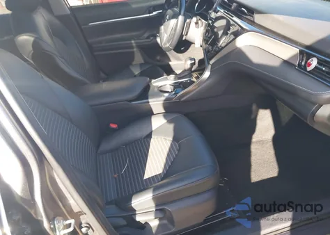 2020 Toyota Camry Se z USA, uszkodzony, nr VIN 4T1J11AK2LU984400